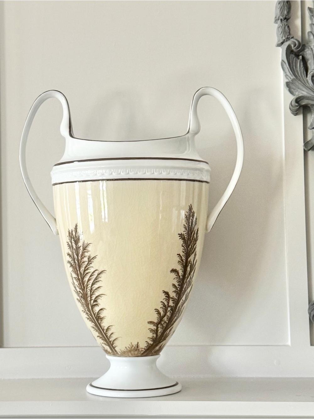 RARE Williamsburg Global Views Large Double Handled Crackled Glaze Mochaware Urn